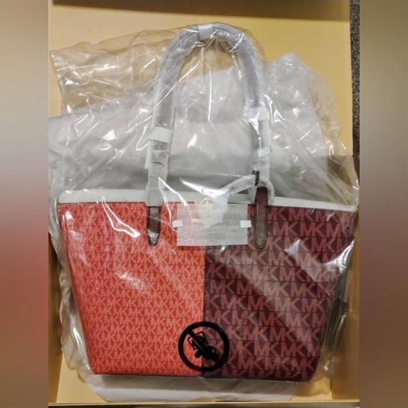 NEW Michael Kors Jet Set Travel Tote Oxblood Multi - Picture 9 of 9